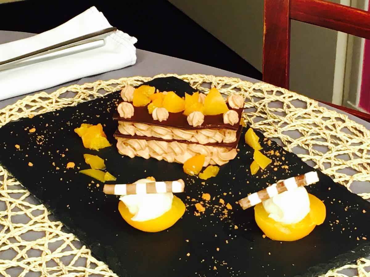 Hotel Restaurant Le Cheval Blanc Argentre-du-Plessis Экстерьер фото